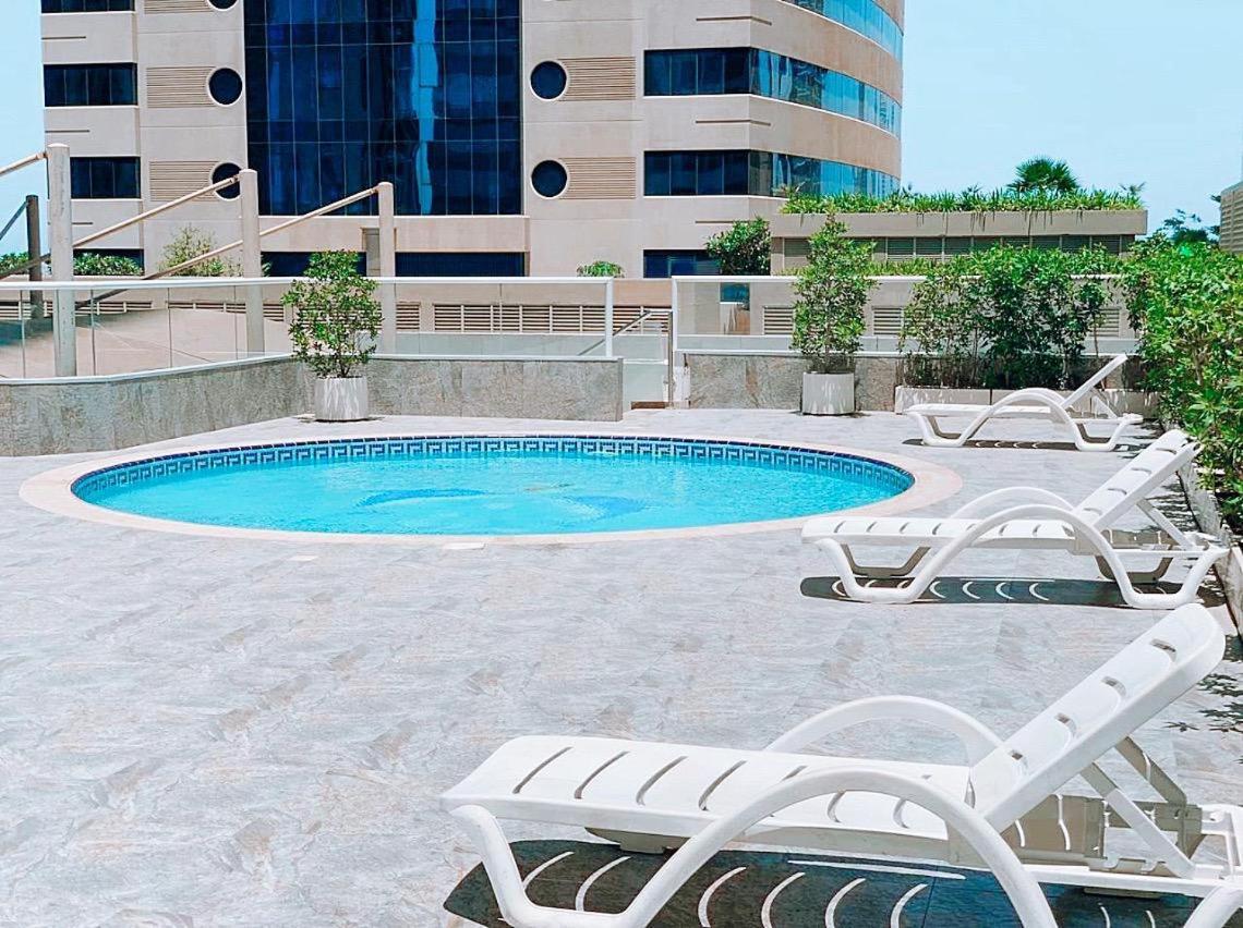 Two Continents Holiday Homes - Marina & Sea View 3 Bedrooms Apartment Dubai Exterior photo